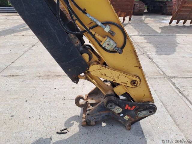 Grävmaskin med larvband CAT 330DL UHD (21m UHD + Short Arm)