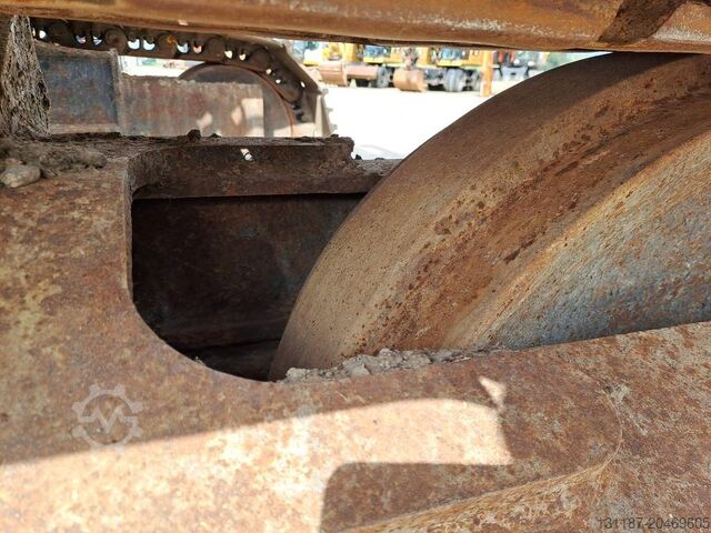 Grävmaskin med larvband CAT 330DL UHD (21m UHD + Short Arm)