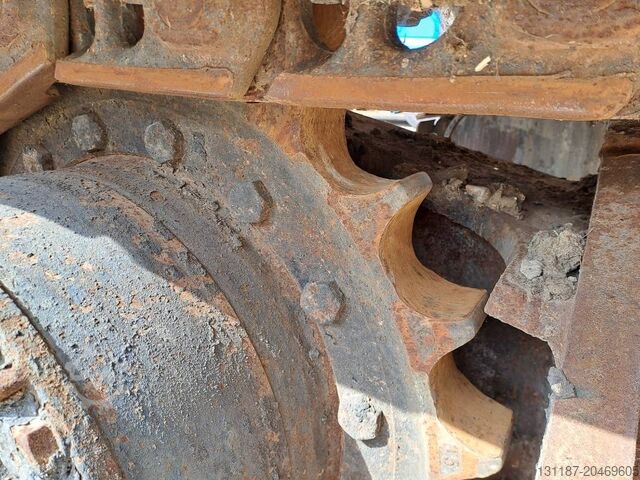 Grävmaskin med larvband CAT 330DL UHD (21m UHD + Short Arm)