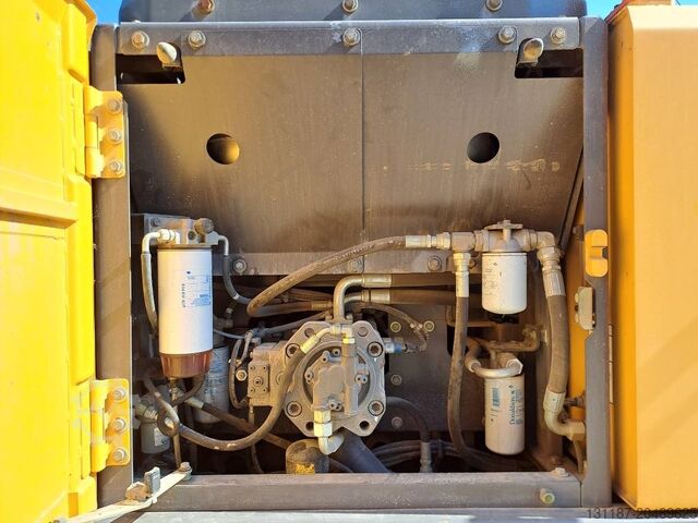 Grävmaskin med larvband Volvo EC220EL