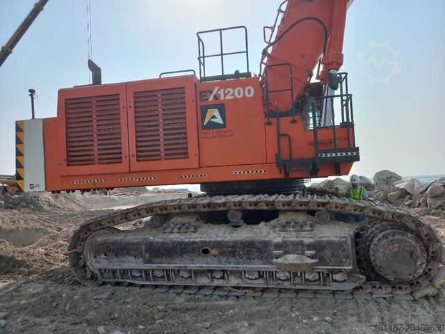 Teleskopisk grävmaskin Hitachi EX 1200-6 Longreach 28m (Abu Dhabi)