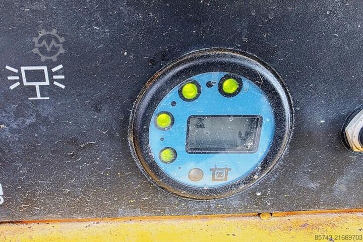 Scherenhebebühne Haulotte Compact 8 Electric, 8.2m Working Height, 350kg Cap