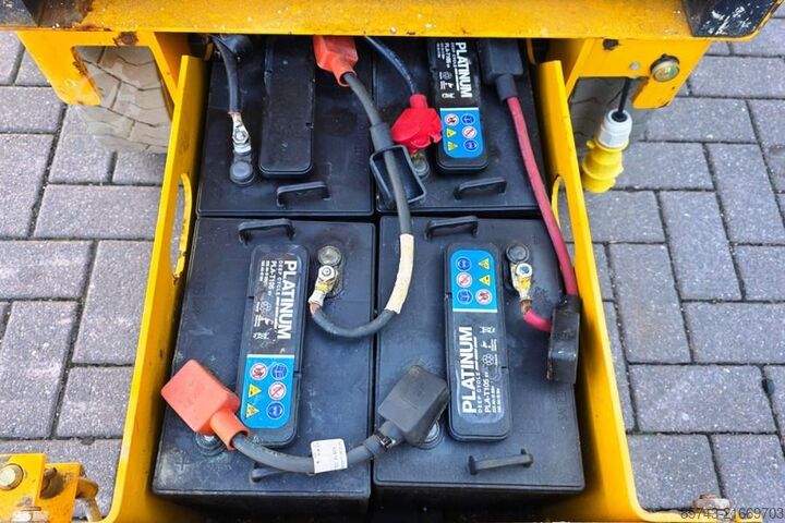 Scherenhebebühne Haulotte Compact 8 Electric, 8.2m Working Height, 350kg Cap