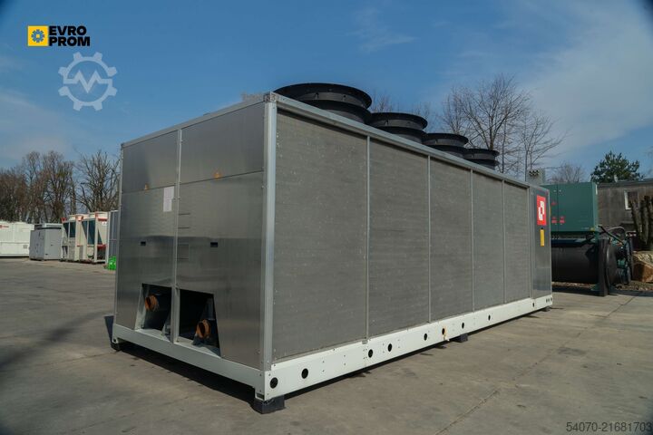 Kaltwassersatz/Wärmepumpe New Industrial Сhiller/Heat pump CLIMAVENETA 311/327 kW | With warranty