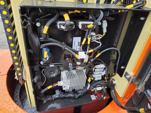 Vertical mast platform JLG Toucan 12E Plus