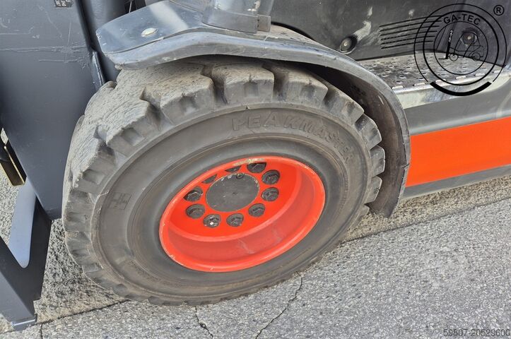 Electric 4-wheeler Linde E30/600HL