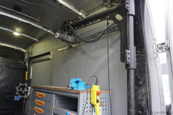 Delivery van Ford Transit 2.0 TDCI 130PK L3H2 EURO 6 - Airco - Na...