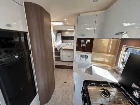 Ολοκληρωμένο αυτοκινούμενο τροχόσπιτο Bürstner Elegance I 920 G