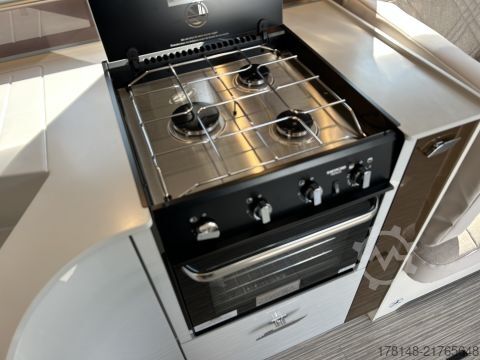 Ολοκληρωμένο αυτοκινούμενο τροχόσπιτο Bürstner Elegance I 920 G