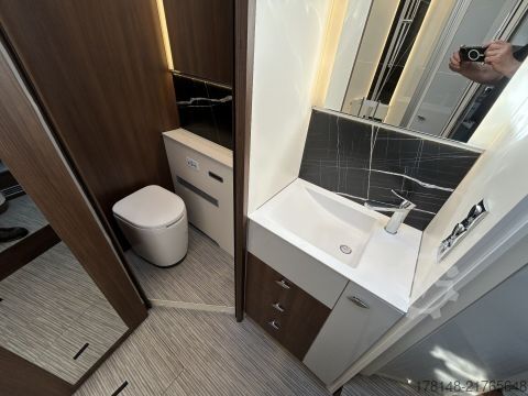 Ολοκληρωμένο αυτοκινούμενο τροχόσπιτο Bürstner Elegance I 920 G