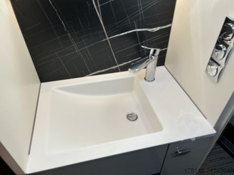 Ολοκληρωμένο αυτοκινούμενο τροχόσπιτο Bürstner Elegance I 920 G