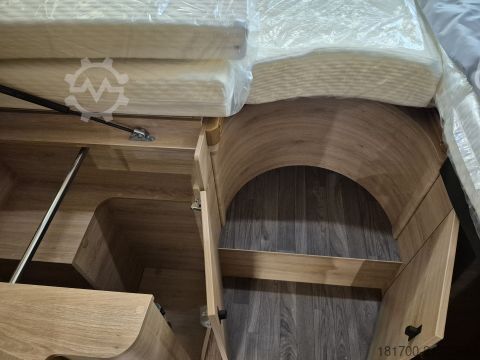 Ημιενσωματωμένο αυτοκινούμενο τροχόσπιτο Knaus L!VE WAVE 650 MEG Black Selection *bis 5 Tage Probewohnen*