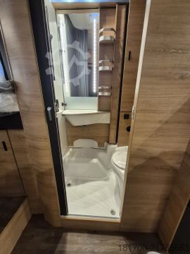 Ημιενσωματωμένο αυτοκινούμενο τροχόσπιτο Knaus L!VE WAVE 650 MEG Black Selection *bis 5 Tage Probewohnen*