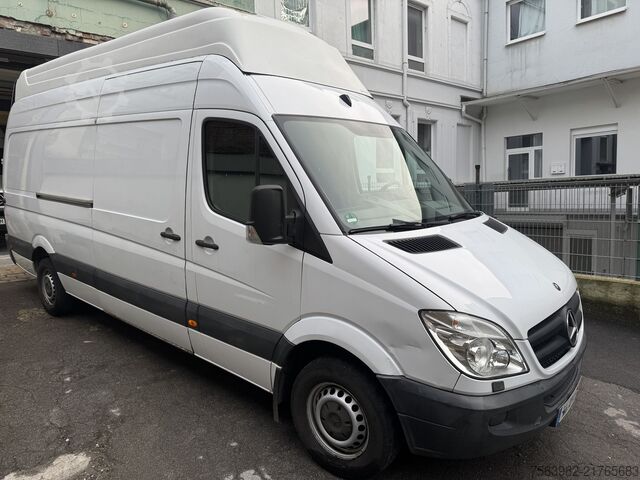 Mercedes Sprinter 315 extra alto y largo, 3,10 m de altura exterior; 2,30 m de altura interior Mercedes Sprinter 315