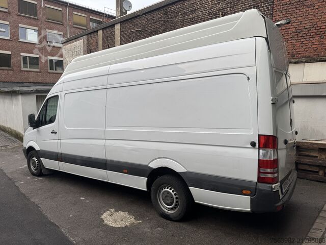 Mercedes Sprinter 315 extra alto y largo, 3,10 m de altura exterior; 2,30 m de altura interior Mercedes Sprinter 315