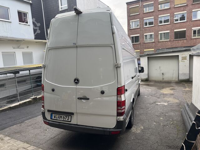 Mercedes Sprinter 315 extra alto y largo, 3,10 m de altura exterior; 2,30 m de altura interior Mercedes Sprinter 315