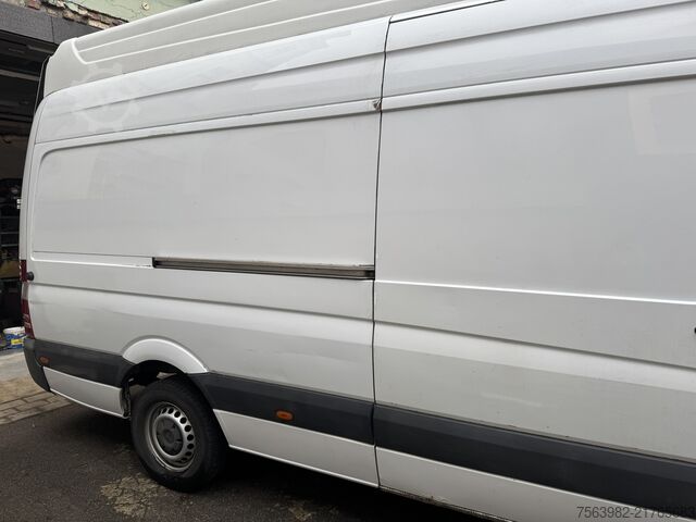 Mercedes Sprinter 315 extra alto y largo, 3,10 m de altura exterior; 2,30 m de altura interior Mercedes Sprinter 315
