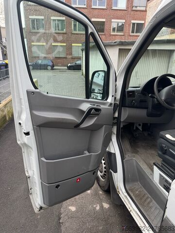 Mercedes Sprinter 315 extra alto y largo, 3,10 m de altura exterior; 2,30 m de altura interior Mercedes Sprinter 315