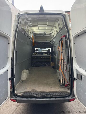 Mercedes Sprinter 315 extra alto y largo, 3,10 m de altura exterior; 2,30 m de altura interior Mercedes Sprinter 315