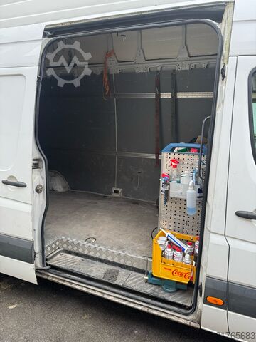 Mercedes Sprinter 315 extra alto y largo, 3,10 m de altura exterior; 2,30 m de altura interior Mercedes Sprinter 315