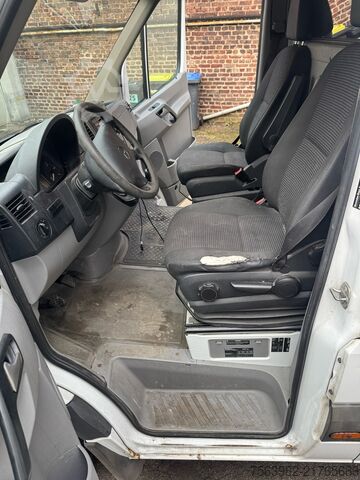 Mercedes Sprinter 315 extra alto y largo, 3,10 m de altura exterior; 2,30 m de altura interior Mercedes Sprinter 315