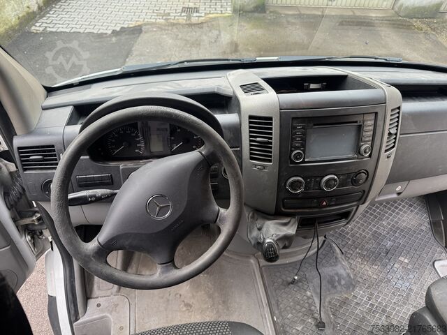 Mercedes Sprinter 315 extra alto y largo, 3,10 m de altura exterior; 2,30 m de altura interior Mercedes Sprinter 315