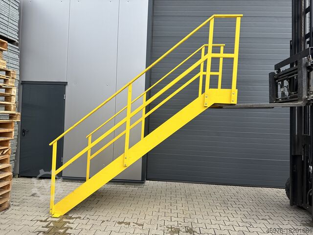 Podiumtrap stalen lager Lagertreppe Stahltreppe Geschosshöhe: ca. 1.890 mm