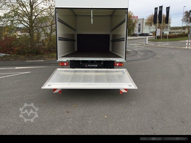 Vrachtwagen met bakwagen FUSO Canter 7C18 Junge-Koffer mit LBW +Klimaautomatk