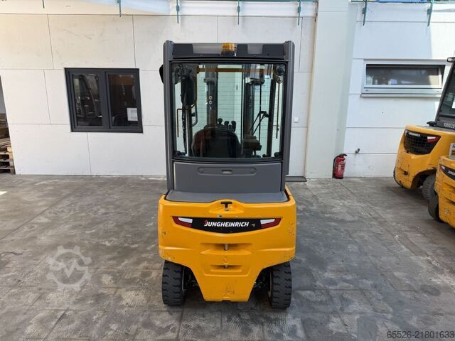 Empilhador eléctrico de 4 rodas Jungheinrich EFG 320 / Halbkabine / 2194 Std.