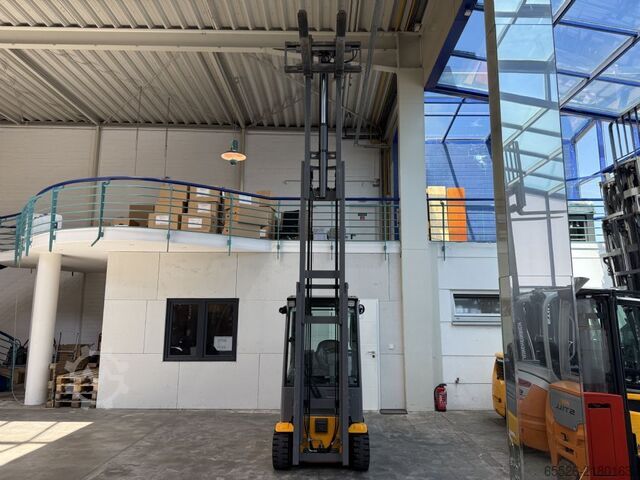 Empilhador eléctrico de 4 rodas Jungheinrich EFG 320 / Halbkabine / 2194 Std.