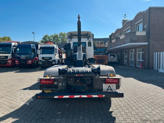 Haakarm vrachtwagen MAN 26.460 TGS Abroller Multilift 6x2