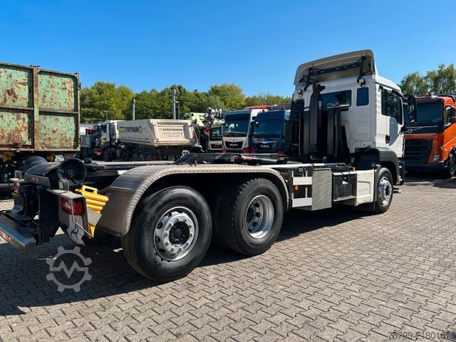 Haakarm vrachtwagen MAN 26.460 TGS Abroller Multilift 6x2
