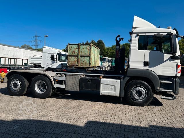 Haakarm vrachtwagen MAN 26.460 TGS Abroller Multilift 6x2