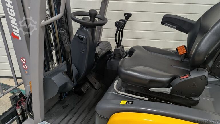 Elektryczny wózek widłowy 3 kołowy Jungheinrich EFG BB 216k Ausstellungsstück