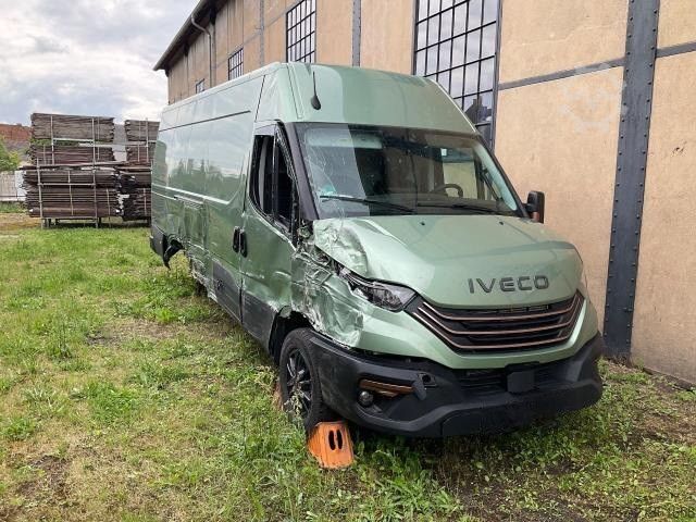 Yüksek tavanlı panelvan IVECO 35S18 Kastenwagen Maxi hoch&lang, Unfall