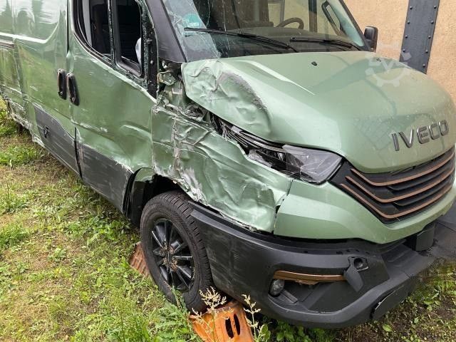 Yüksek tavanlı panelvan IVECO 35S18 Kastenwagen Maxi hoch&lang, Unfall