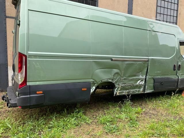 Yüksek tavanlı panelvan IVECO 35S18 Kastenwagen Maxi hoch&lang, Unfall