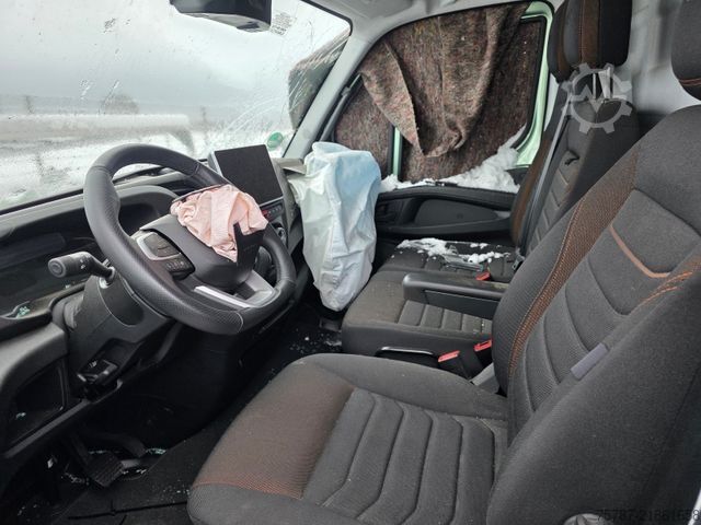 Yüksek tavanlı panelvan IVECO 35S18 Kastenwagen Maxi hoch&lang, Unfall