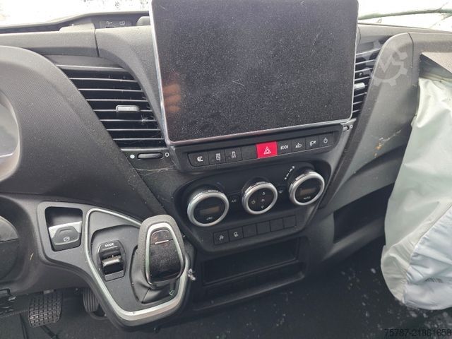 Yüksek tavanlı panelvan IVECO 35S18 Kastenwagen Maxi hoch&lang, Unfall