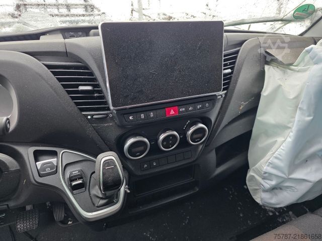 Yüksek tavanlı panelvan IVECO 35S18 Kastenwagen Maxi hoch&lang, Unfall
