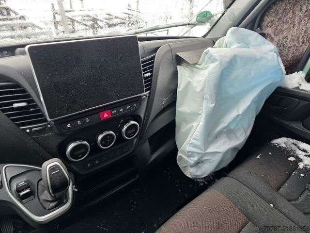 Yüksek tavanlı panelvan IVECO 35S18 Kastenwagen Maxi hoch&lang, Unfall