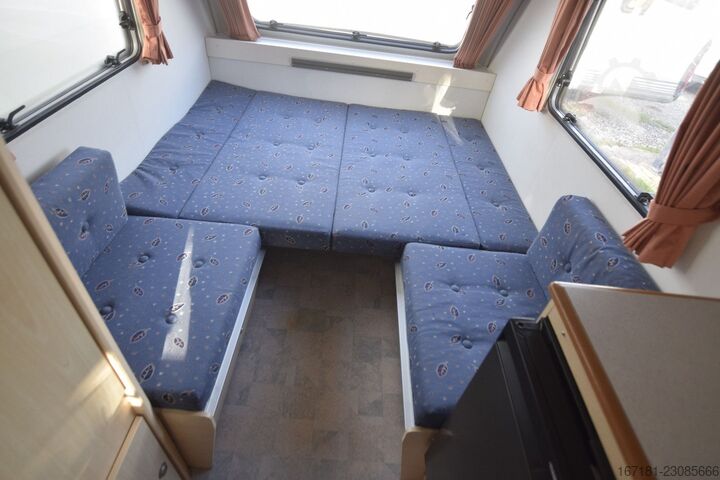 Lakókocsi KIP Kompakt Special 37EK  mit Vorzelt