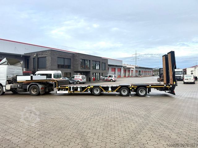 Tieflader-Sattelauflieger KÄSSBOHRER SLAR3 Tele Tiefbett Radmulden metallisiert