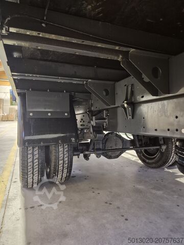 Camion con piattaforma Iveco DAILY 70C18H