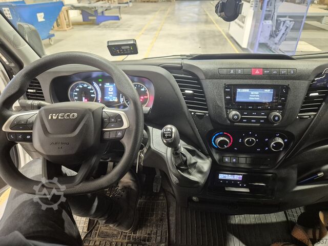 Camion con piattaforma Iveco DAILY 70C18H