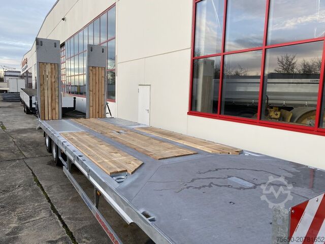 Rimorchio a pianale ribassato Möslein T 3-8,20 P VB H1 Blatt 3 Achs Tieflader mit gerader Ladefläche 8,10 m, Neufahrzeug