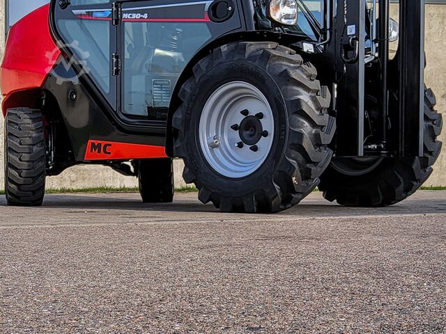 Terreinheftruck Manitou MC 30-4