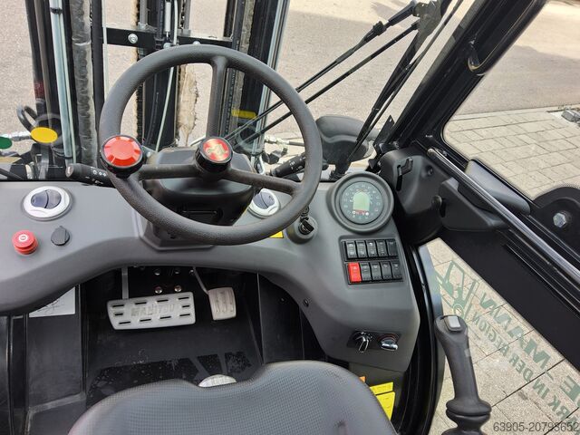 Terreinheftruck Manitou MC 30-4