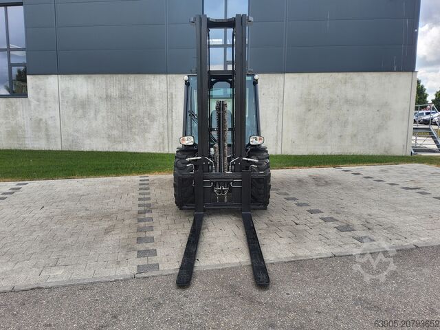 Terreinheftruck Manitou MC 30-4