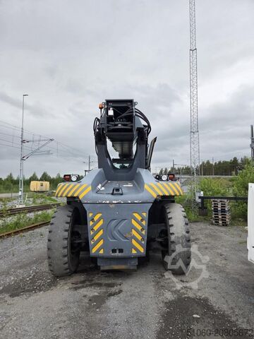 Zakladač plných kontejnerů Kalmar DRF450-75C5XS